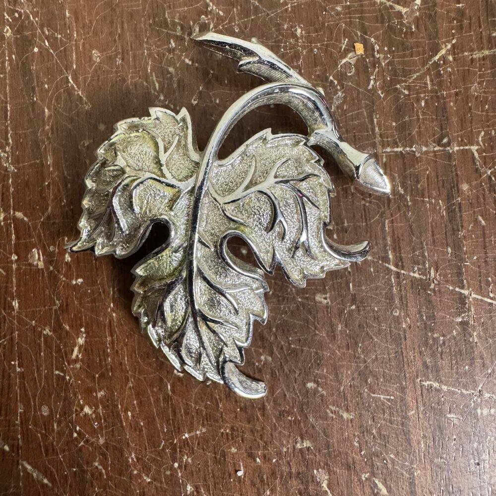 Monet Silver tone leaf Brooch Pin‎
